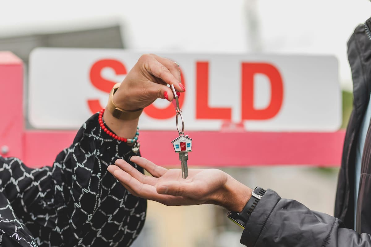 Handing over keys to new mover after house sold
